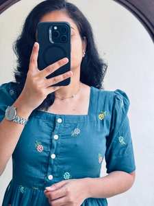 Hermoso maxi de verano para la próxima temporada con hermosos bordados por todas partes - Product Image 4