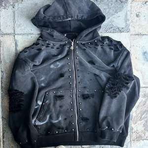 Sweat à capuche fonctionnel en molleton français délavé au soleil, personnalisé OEM, avec fermeture éclair, rivets, lourd, orné de strass - Product Image 1