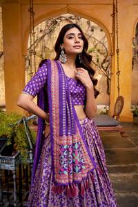 ชุดเลเฮนกาผ้าไหมแบบดั้งเดิมของอินเดีย พร้อมผ้าคลุมไหล่และเสื้อ  ตกแต่งขอบอย่างประณีต - Product Image 3