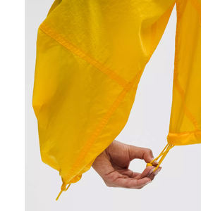 2025 venta al por mayor ligero diseño personalizado OEM al aire libre a prueba de viento chaquetas impermeables cómodos abrigos cortavientos para mujeres - Product Image 6