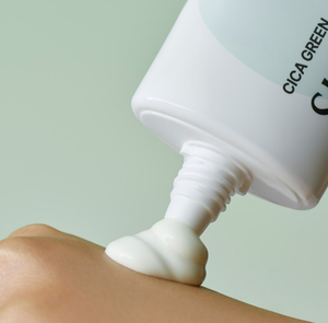 Crème solaire aqueuse végétalienne Black Rouge marque coréenne SPF50 + PA ++++ hydratation apaisante avec extrait de Cica pour peau rosée naturelle - Product Image 4