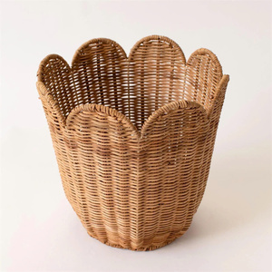 Vase de fleurs à bord festonné en rotin tissé à la main traditionnel Vase rustique pour décor de table - Product Image 3