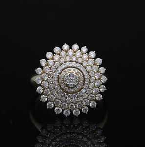 Impresionante anillo de cóctel floral de oro blanco de 14 quilates, diamante natural con centro de racimo de Halo redondo multicapa, resplandor audaz - Product Image 2