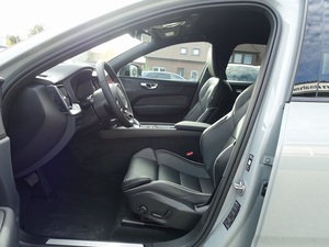 Nouveau/occasion 2025 VOL VO XC60 HYBRID Transmission automatique GRIS SUV 293KW-398HP - Product Image 5