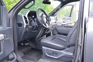 Ford F-550 Super Duty Lariat Crew Cab Flatbed Power Stroke 4X4 2022 Usado en Buenas Condiciones, Certificado y Limpio - Product Image 2