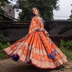 Diseñador tradicional indio Lehenga Choli con trabajo hecho a mano encaje Dupatta para mujeres Digital impreso Lehenga Choli Material sin costuras - Product Image 2