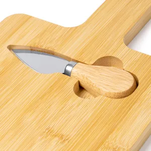 Tagliere Personalizzato in Legno Chertan con Utensili per Formaggio e Gadget - Product Image 3