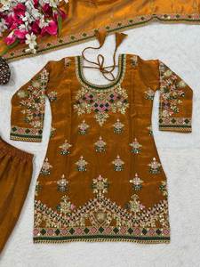 Ensemble prêt-à-porter en soie pure épaisse avec sequins de 5 mm et broderies, Kurti et pantalon pour femme avec dupatta, idéal pour l'Aïd, le Ramadan et les soirées. - Product Image 6