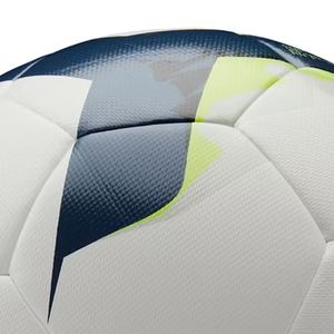 Ballon de football léger et équilibré pour les joueurs débutants et intermédiaires offrant des performances constantes pour les exercices de mêlée - Product Image 3