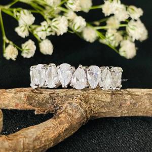 Banda a juego de moissanita de pera de oro macizo de 14 quilates para ella. - Product Image 5