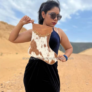 Bas d'arbre de Noël de Cowboy en cuir véritable marron avec de longs bas personnalisés en cuir de vachette à fourrure - Product Image 2