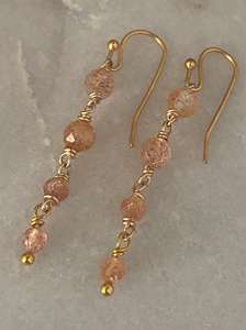 Pendientes colgantes de moda chapados en oro de 14 quilates de latón hechos a mano con piedras preciosas de piedra solar para mujer, fiesta de boda, Hldi Mehendi - Product Image 3