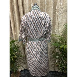 Kimono Elegante y Cómodo para Mujer, Bata de Baño Suave Tejida, Manga Tres Cuartos, Cintura Elástica, Personalizable - Product Image 4