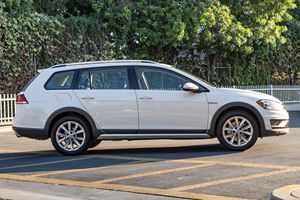 Volkswagen Golf Alltrack SE 2019 Usado en Excelentes Condiciones - Product Image 6