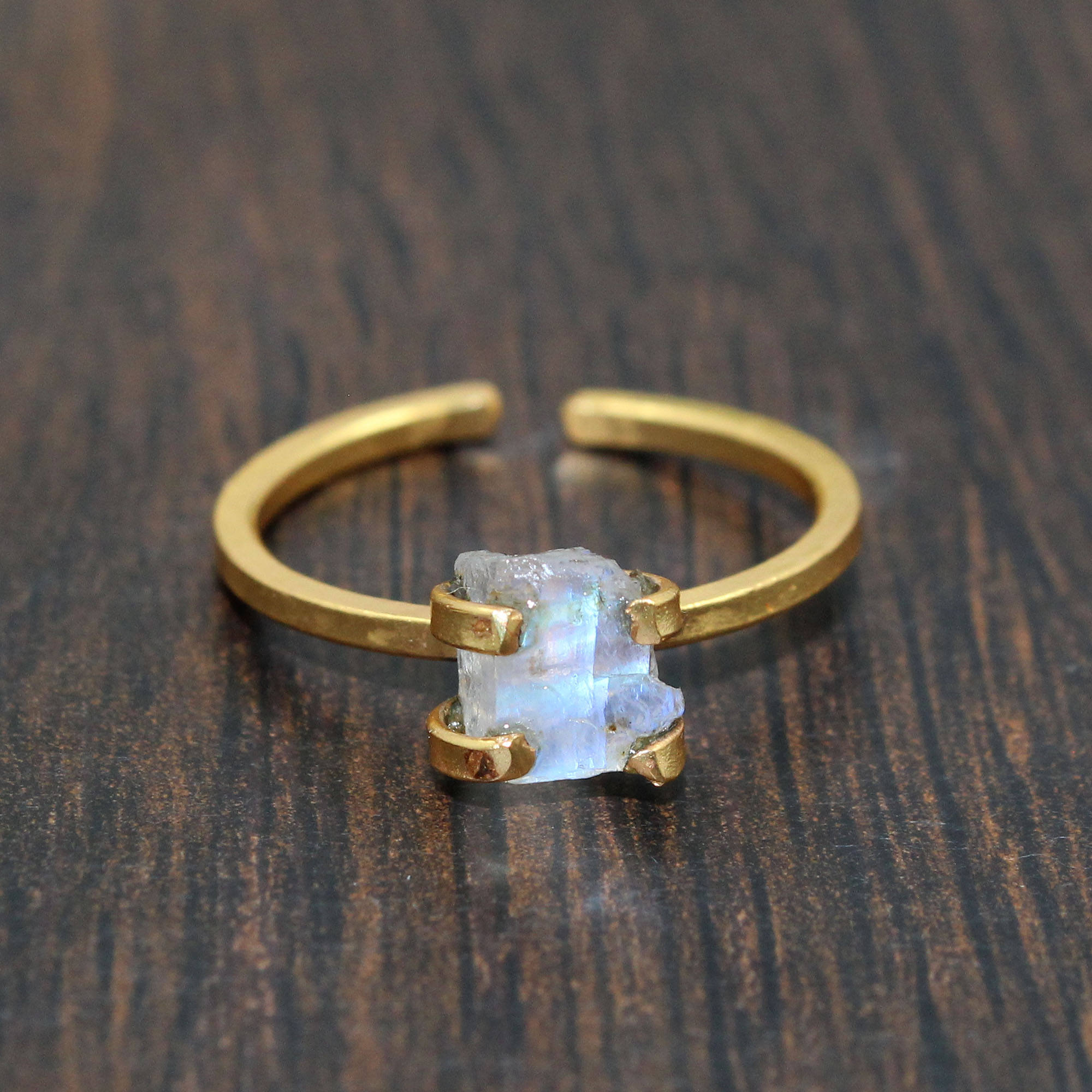 มูนสโตนสีขาว