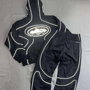 Chaqueta Cortavientos de Satén Tejido Unisex con Logotipo Personalizado, de Invierno, de Secado Rápido, con Franja Reflectante, de Alta Calidad, con Forro de Malla a Cuadros y Cremallera con Capucha - Product Image 3