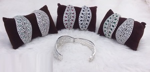 Fourniture directe d'usine Bracelet AD brillant Bracelets de mode chic pour les occasions spéciales des femmes disponibles à la vente depuis l'Inde - Product Image 2