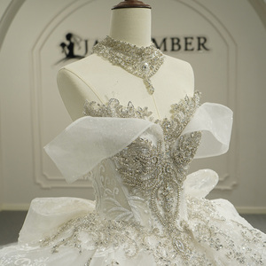 Robe de mariée longue en dentelle et sequins avec appliques en cristal, modèle GT26062, pour femme - Product Image 5