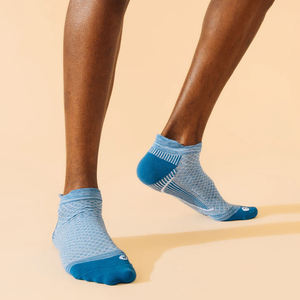 Venta al por mayor de calcetines atléticos de corte bajo, malla transpirable, soporte de arco, logotipo personalizado, técnica de punto de LICRA de algodón para entrenamiento de carrera - Product Image 4