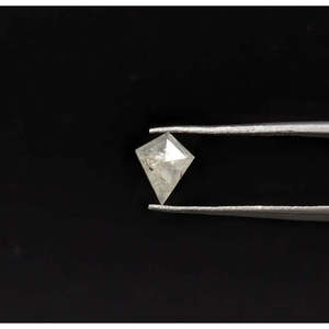 Diamant naturel facetté fantaisie en forme de cerf-volant de 6,2-7,5 mm pour la fabrication de bijoux, couleur sel et poivre - Product Image 4
