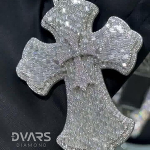 Pendentif Croix Glacée Dvars Diamant Moissanite Taille Brillant Ronde Luxe Unisexe Argent Sterling 925 Plaqué Rhodium et Or - Product Image 3