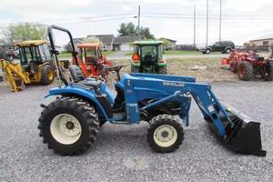 Tracteur Holland double puissance neuf et d'occasion avec chargeur et équipement agricole Machines agricoles à vendre - Product Image 5