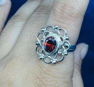 ทำด้วยมือของผู้หญิง925แหวนเงินสเตอร์ลิงแท้กับโกเมนธรรมชาติเครื่องประดับเงินรูปไข่ตัดรูปวงรีทำด้วยมือที่สง่างาม - Product Image 3