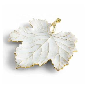 Assiette de service au design moderne de feuille de raisin en vente chaude Plat fait à la main pour collations Salade de noix et fruits Parfait pour la table et la cuisine - Product Image 5