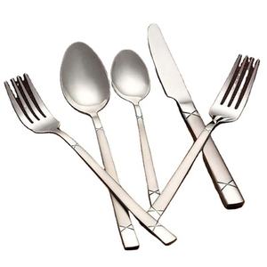 Ensemble de couverts de cuisine élégant fini argent parfait pour les restaurants ménagers, hôtels et centres de villégiature d'Inde - Product Image 1