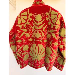 Chaqueta Roja de Terciopelo Suzani Bordada, Reversible, Forro de Lino, Exterior de Cuero, Estilo Boho, Talla XL, Ropa de Abrigo para Invierno, Otoño y Primavera - Product Image 2