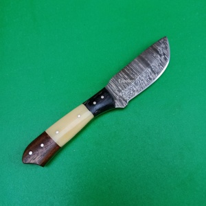 Couteau de chasse à lame fixe en acier damas fait à la main pour le camping avec gaine en cuir couteaux japonais - Product Image 4