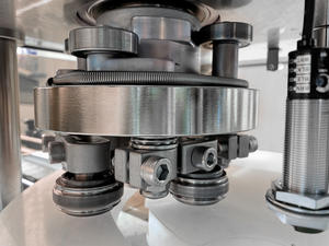 ماكينة أوتوماتيكية بالكامل لختم علب الصفيح/آلة Seamer/آلة لتعليب سمك التونة وتعليب الطعام ، حالة الخشب المقدمة - Product Image 5