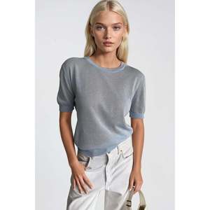 เสื้อครอปคอกลมเนื้อผ้าโปร่งใส - สีน้ำเงิน - สีน้ำเงิน - Product Image 4