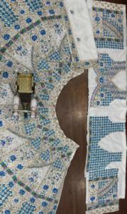 Les paillettes de vêtements brodés en fausse georgette populaires pour femmes fonctionnent avec Cancan & Canvas Patta Lace en vente! - Product Image 5