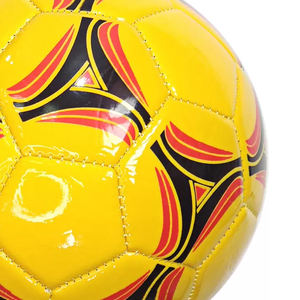 Ballons de football en PVC hautement personnalisés ballons de football de style unique tendance produit thermoscellé du Pakistan à vendre - Product Image 5