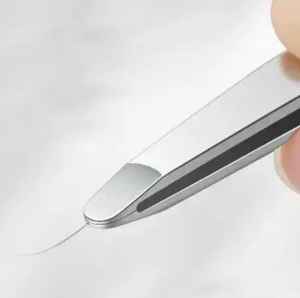 Fournisseur d'usine, outils de beauté personnels professionnels, pince à épiler à pointe pointue en acier inoxydable noir avec ciseaux à ressort - Product Image 2