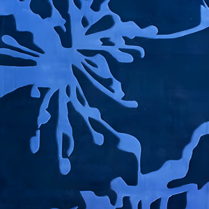 Alfombra moderna rectangular de algodón con mechones azul abstracto | Alfombra personalizada ecológica con mechones a mano para sala de estar - Product Image 1