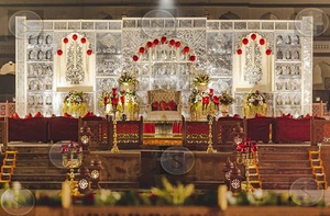Escenario de Recepción Floral Blanco de Estilo Occidental, Escenario Abierto Moderno para Bodas en Interiores, Escenario de Recepción Canadiense de Tendencia - Product Image 4
