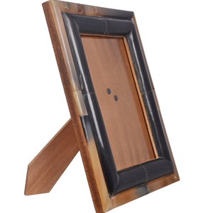 Marco de cuerno natural hecho a mano de primera calidad con chipset pegado a mano y pulido fino a mano disponible en múltiples tonos cálidos - Product Image 1