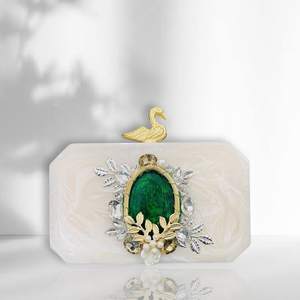 Sac de soirée en résine perlée, pochette de mariage pour femmes, pochette à rabat avec cadre métallique personnalisé pour femmes, Guru Kirpa Export House - Product Image 4