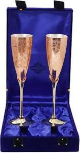 แก้วไวน์ทองเหลืองแกะสลักอย่างประณีต ถ้วยโลหะทำมือสไตล์วินเทจ แก้วน้ำดีไซน์โบราณ ของตกแต่งบาร์ ของขวัญงานแต่งงาน - Product Image 3