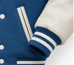 Chaqueta Varsity Bordada para Hombre de Index Apparel, con Bloques de Color, Mangas en Contraste, Botones a Presión, Estilo Béisbol - Product Image 3
