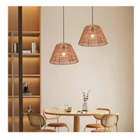 Luminaire suspendu d'intérieur léger, artisanal, traditionnel, minimaliste moderne, en bambou naturel tressé à la main, avec abat-jour en rotin.