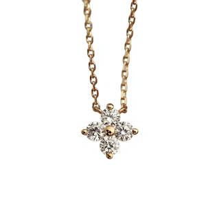 Collar con Colgante de Trébol de Cuatro Hojas con Diamante de Laboratorio de Corte Redondo, Chapado en Oro de 14K, Certificado IGI, Elegante y de Lujo para Mujer - Product Image 1