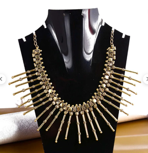 Collier pendentif portrait élégant en or rempli, collier ras du cou minimaliste en os de serpent pour femmes - Product Image 4