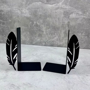 ที่คั่นหนังสือโลหะแบบคลาสสิก ช่วยเพิ่มความสวยงามให้กับการตกแต่งบ้านและสำนักงานแบบดั้งเดิม และช่วยจัดระเบียบชั้นวางหนังสืออย่างมีประสิทธิภาพ - Product Image 1