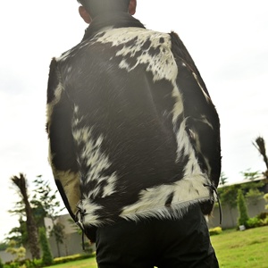Chaqueta de piel de vaca para invierno con logo frontal y detalles en piel de cabra. - Product Image 3