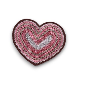 Broche de cuentas de corazón Rosa hecho a mano broches de moda bordados - Product Image 1