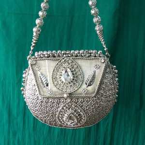 Bolsos de Noche con Cuentas Metálicas de Diseño Moderno, Origen India, Ligeros y de Lujo para Mujer, Capacidad de 1-1.9L, con Correa para el Hombro - Product Image 1