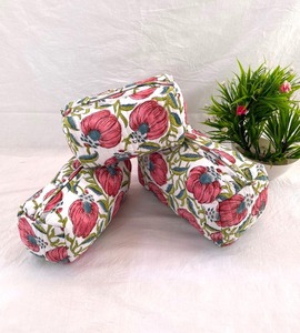 Conjunto de estuche vintage de algodón acolchado indio hecho a mano con estampado de bloques florales, cierre de cremallera ecológico, maquillaje personalizable impermeable - Product Image 2